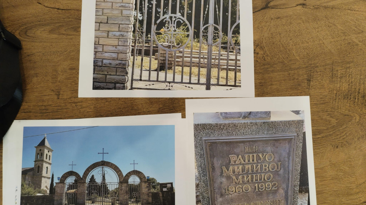 Obitelj s groblja u Žagroviću kod Knina uklanja sporne simbole s nadgrobnih spomenika