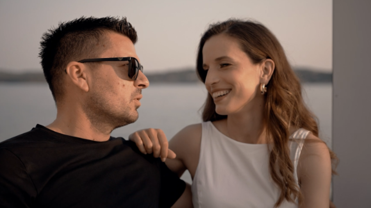 Supruge glavne zvijezde u spotu Borisa Oštrića, Branimira Bubice i klape Sebenico