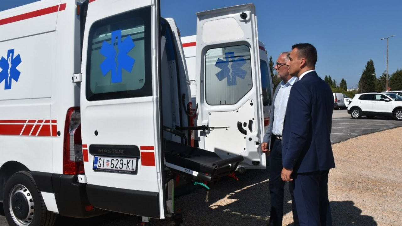 Zavodu za hitnu medicinu isporučena dva nova vozila, župan najavio da će do kraja godine nabaviti još šest