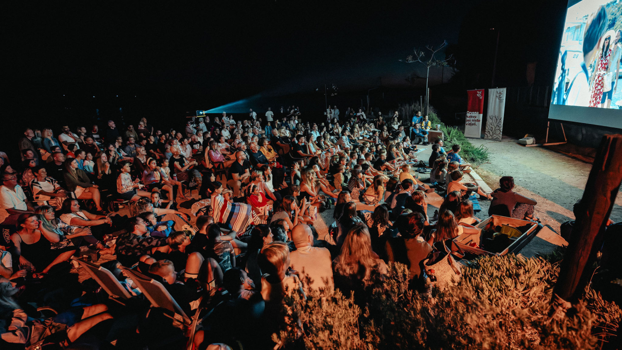 Otočna premijera 'Bumbarovog ljeta': Film sniman na Zlarinu oduševio publiku na plaži Vila