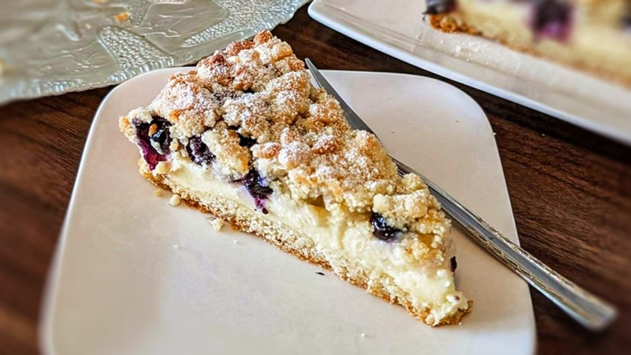 Savršen spoj prhkog i sočnog: Kolač s borovnicama koji osvaja na prvi zalogaj