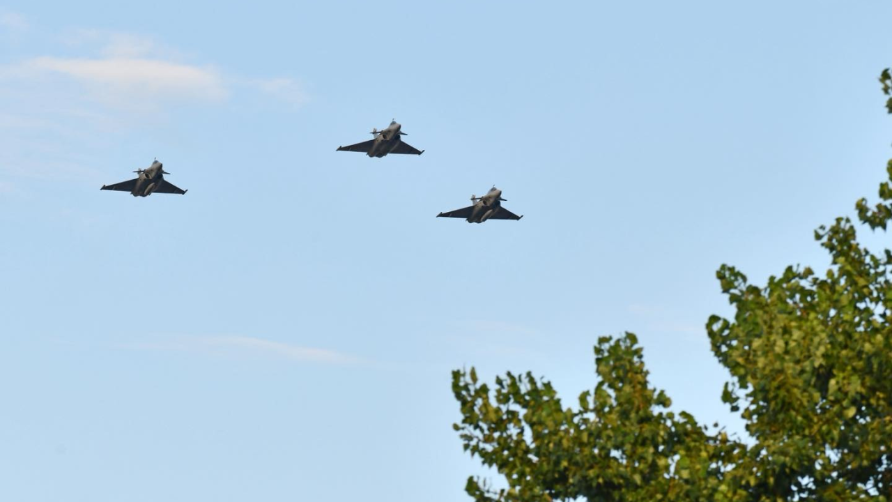 Zbog preleta aviona i helikoptera moguća pojačana buka u županiji za vrijeme obilježavanja Dana pobjede