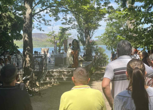 Fotografija 6 - Misa i molitva u srcu Krke: Proslava Gospe od Anđela na Visovcu okupila brojne vjernike