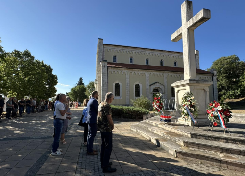 Fotografija 5 - U Drnišu položeni vijenci i zapaljene svijeće