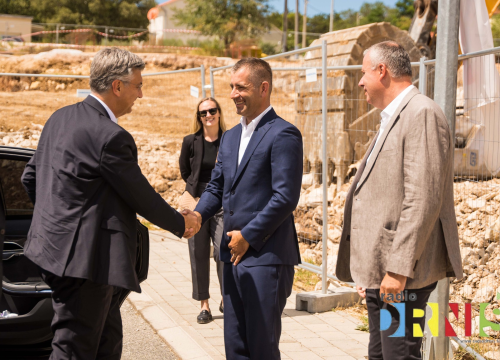 Fotografija 12 - Andrej Planković u Drnišu obišao gradilište Centra za starije osobe