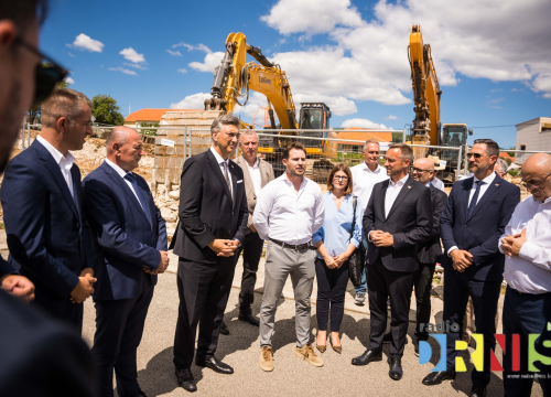 Fotografija 11 - Andrej Planković u Drnišu obišao gradilište Centra za starije osobe