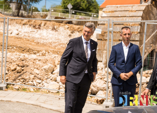 Fotografija 13 - Andrej Planković u Drnišu obišao gradilište Centra za starije osobe