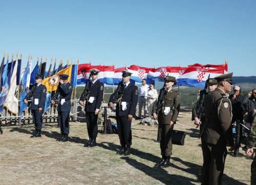 Fotografija 4 - Obilježavanje 30. obljetnice Oluje na Kninskoj tvrđavi i ulicama Knina