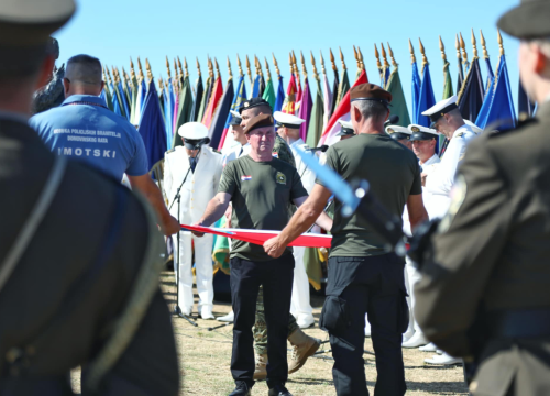 Fotografija 33 - Obilježavanje 30. obljetnice Oluje na Kninskoj tvrđavi i ulicama Knina