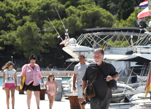 Fotografija 11 - Đir po Prviću: Pripreme za 13. 'Šibenik u kadru' u znaku Fausta Vrančića