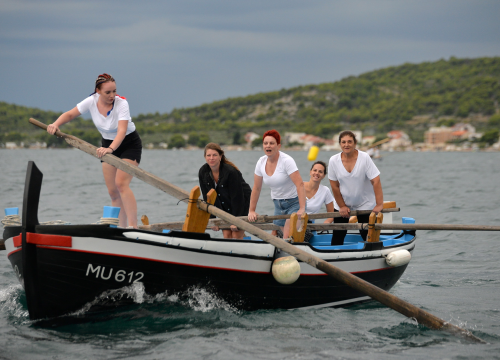 Fotografija 6 - Održana ženska veslačka regata u Betini: Pogledajte koje su ekipe bile najbolje