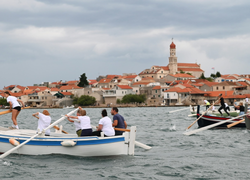 Fotografija 13 - Održana ženska veslačka regata u Betini: Pogledajte koje su ekipe bile najbolje