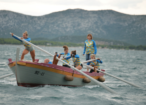 Fotografija 42 - Održana ženska veslačka regata u Betini: Pogledajte koje su ekipe bile najbolje