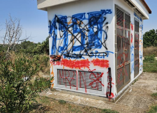 Fotografija 3 -  FOTO Vandali poharali Zaton, na meti česma, prometni znakovi, autobusna stajališta...