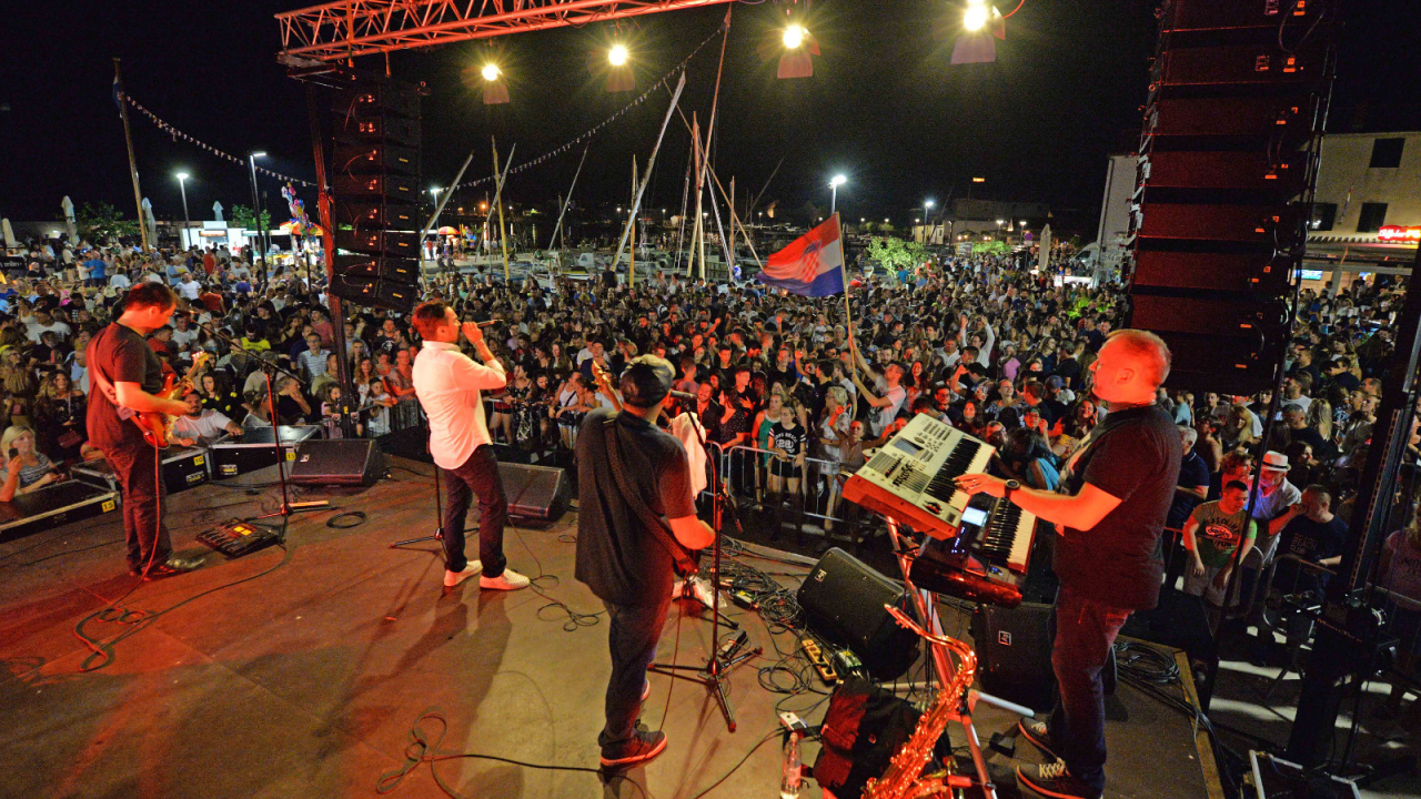 Jole i Vista rasplesat će Betinu uz riblje delicije i vatromet!