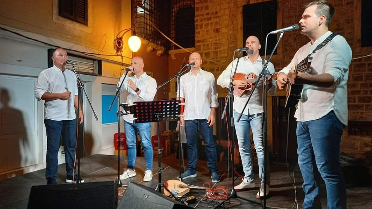 26. Šibenske klapske večeri: Večeras na Maloj Loži koncert klape Brodarica i poezija Ante Sikirića