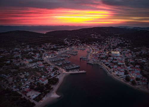 Fotografija 24 - FOTO Jezera spremna za spektakl: Ne propustite Ribarsku feštu uz Crvenu jabuku i dalmatinske okuse!