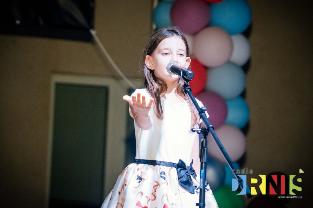 U Drnišu održan 5. Minifest, dječje pjevačko natjecanje