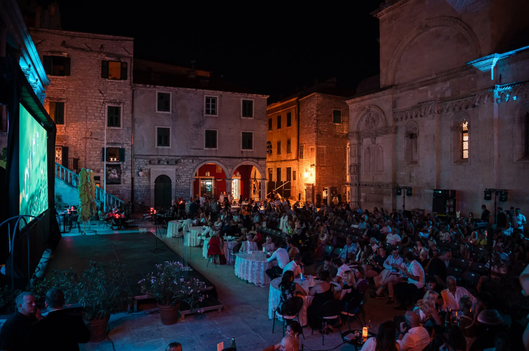 Zvijezde i crveni tepih u Šibeniku: Počeo Croatian International Film Festival