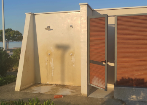 Fotografija 4 - FOTO Fekalije po zidu, zaštopani zahodi, tamponi u okvirima, razbacano smeće – s tim se na Rezalištu svakodnevno bore djelatnici Zelenog grada