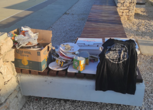 Fotografija 5 - FOTO Fekalije po zidu, zaštopani zahodi, tamponi u okvirima, razbacano smeće – s tim se na Rezalištu svakodnevno bore djelatnici Zelenog grada