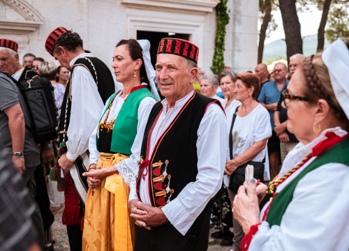 Fotografija 7 - FOTO Blagdan Velike Gospe u Vrpolju: Brojni vjernici okupili su se jutros na svečanom misnom slavlju