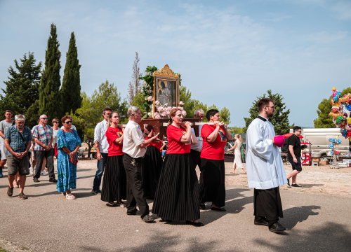 Fotografija 35 - FOTO Blagdan Velike Gospe u Vrpolju: Brojni vjernici okupili su se jutros na svečanom misnom slavlju