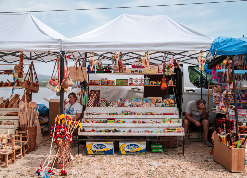 Fotografija 61 - FOTO Blagdan Velike Gospe u Vrpolju: Brojni vjernici okupili su se jutros na svečanom misnom slavlju