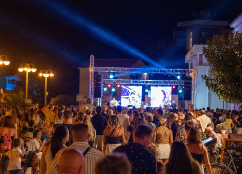 Fotografija 19 - Skitnica i ostali hitovi odjekivali vodičkom rivom: Nezaboravna večer s Jasnom Zlokić