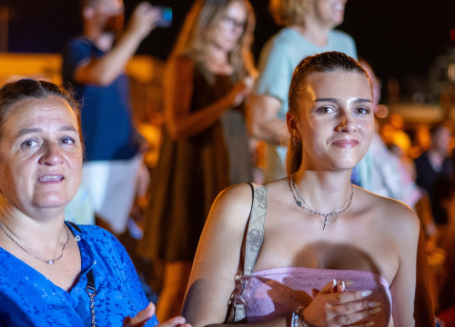 Fotografija 6 - Skitnica i ostali hitovi odjekivali vodičkom rivom: Nezaboravna večer s Jasnom Zlokić