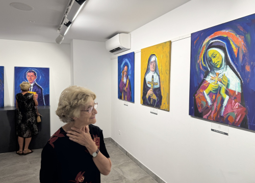 Fotografija 5 - Izložba portreta hrvatskih svetaca i blaženika otvorena u galeriji Sv. Nikola Tavelić