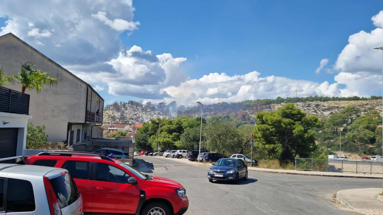 Izbio požar na području Šubićevca: Brzom intervencijom vatrogasaca uspješno je lokaliziran