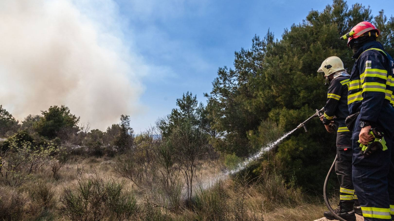 Kazneno prijavljen 54-godišnjak koji je tijekom roštiljanja u Ražinama izazvao požar