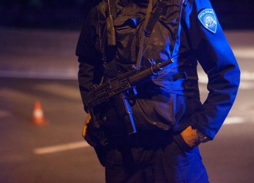 Pod prijetnjom oružjem razbojnik odnio novac s pumpe u Ražinama, 'duge cijevi' izašle na teren