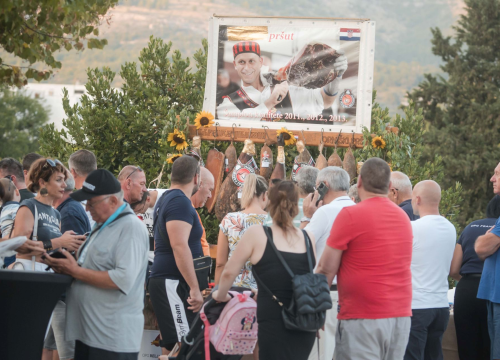 Fotografija 8 - Susret drniških i istarskih proizvođača na Međunarodnom festivalu pršuta