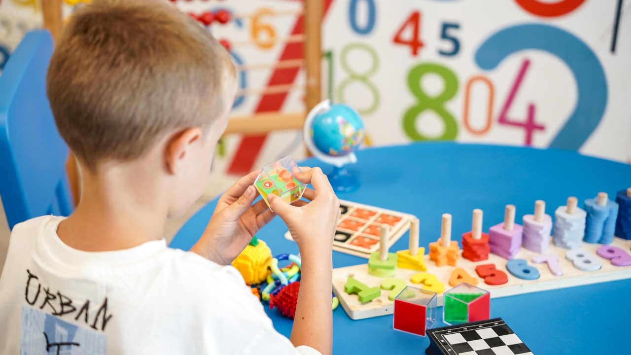 Želite da vaše dijete bude na vrijeme spremno za školu? Udarite temelje sretnog školovanja uz program Malac Sveznalac