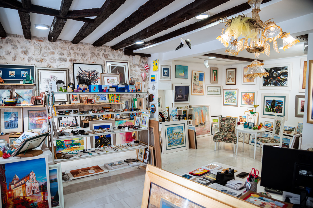 FOTO Rujan u Galeriji Juraj Dalmatinac donosi popuste, unikatne dekorativne komade i nove modne kolekcije!