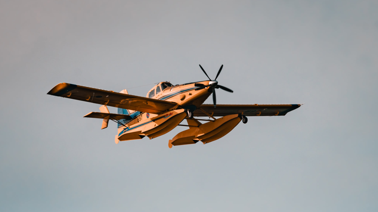 Popodne buknuo požar na području Dubravica. Na terenu 36 vatrogasaca i Air tractor