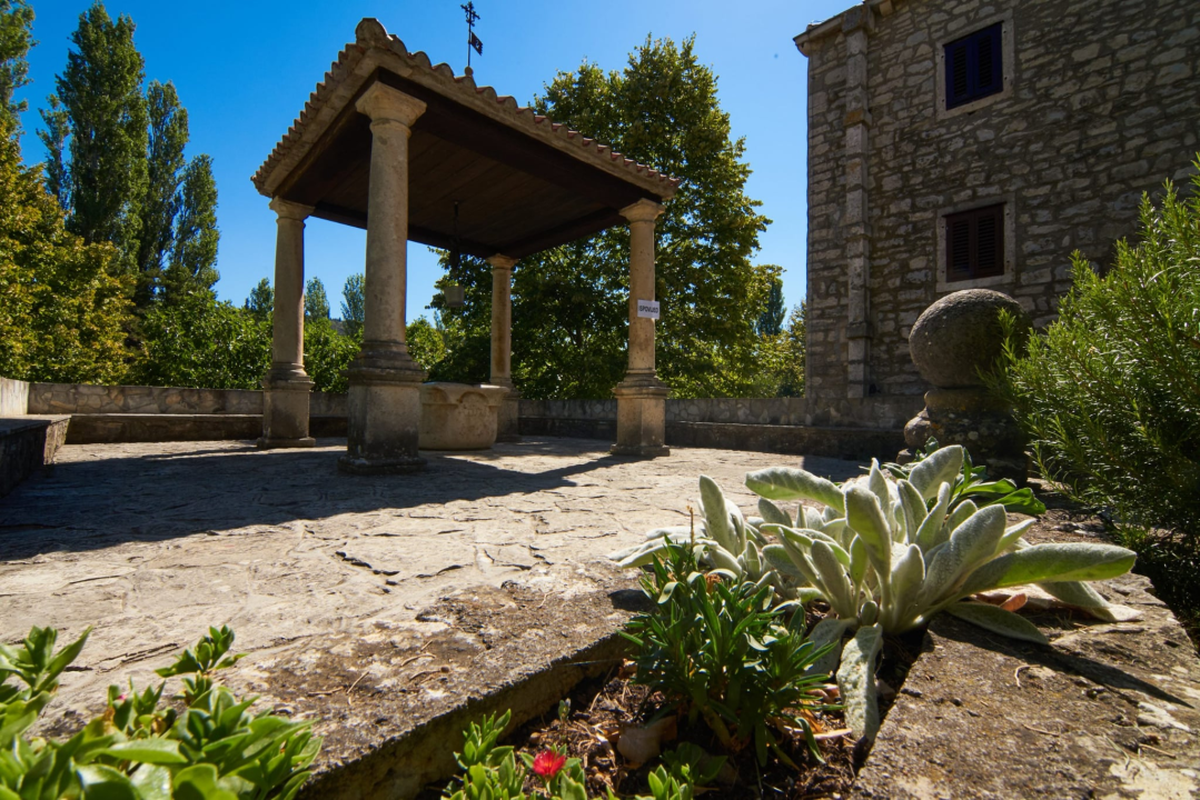 Visovac – Gospin otok duhovnosti i tišine u srcu Krke