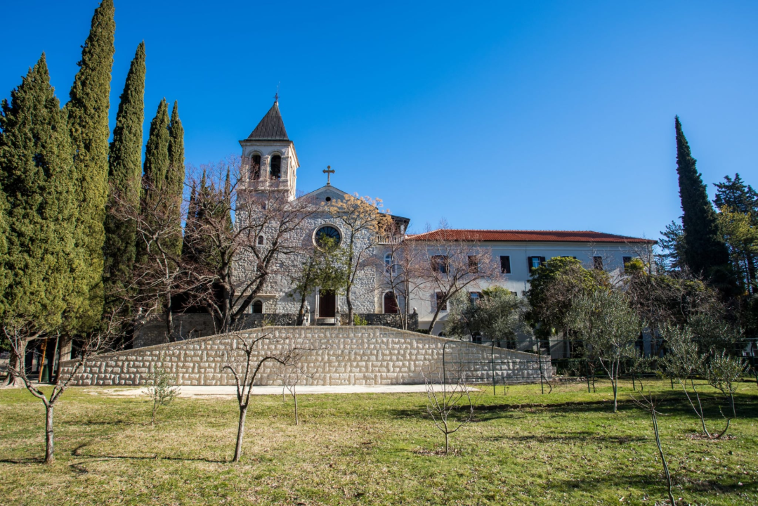 Visovac – Gospin otok duhovnosti i tišine u srcu Krke