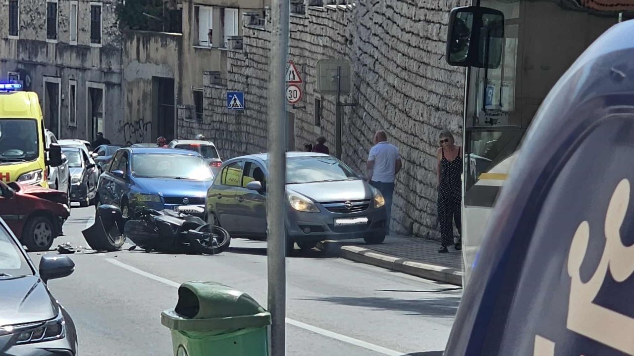 U prometnoj nesreći u Šibeniku 52-godišnji motociklist koji je vozio pod utjecajem alkohola teško ozlijeđen