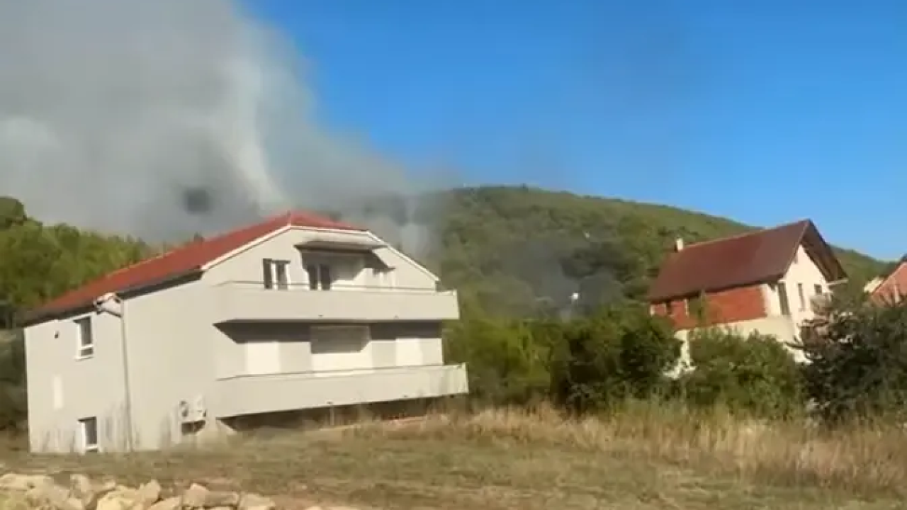 Palio otpad u Pavasovićima i izazvao požar zbog koje su pozvane i zračne snage