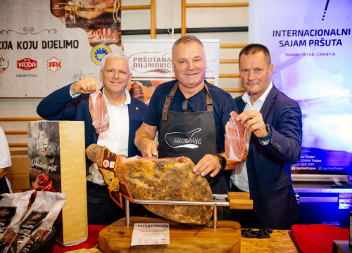 Fotografija 7 - izgradnja Kuće pršuta: U Drnišu otvoren festival gastronomskog blaga