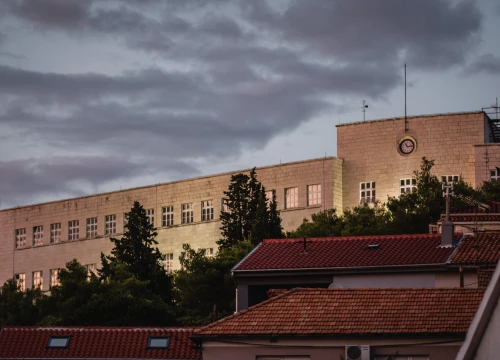 Šibenska gimnazija nagrađena zahvalnicom zagrebačkog FER-a: 'Dobre ljude stvaramo u školama i na fakultetima'