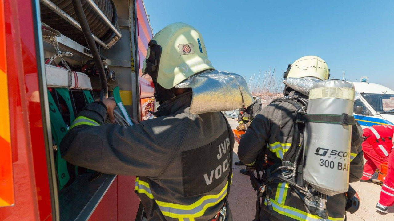 Vodički vatrogasci u srijedu navečer gasili požar na objektu