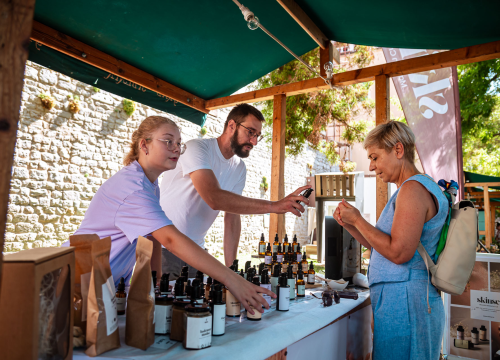 Fotografija 1 - Otvoren 16. Srednjovjekovni sajam u Šibeniku: Nakon petogodišnje pauze vratio se na rivu u punom sjaju