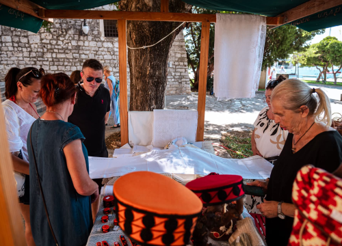 Fotografija 18 - Mirisi i okusi prošlosti: Bogata ponuda štandova na srednjovjekovnom sajmu u Šibeniku