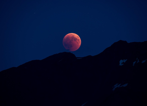 Večeras nas očekuje pomrčina mjeseca. Iz naših krajeva moći ćemo vidjeti 'krvavi mjesec'