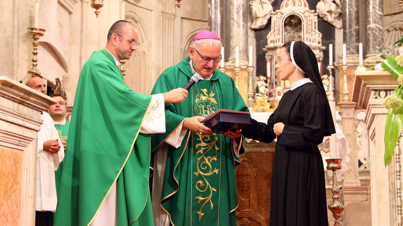 Na misnom slavlju u katedrali sv. Jakova podijeljeni kanonski mandati vjeroučiteljima i odgojiteljima u vjeri