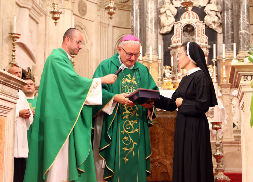 Na misnom slavlju u katedrali sv. Jakova podijeljeni kanonski mandati vjeroučiteljima i odgojiteljima u vjeri